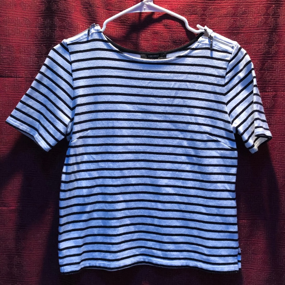 Forever 21 short sleeve Tee SZ M